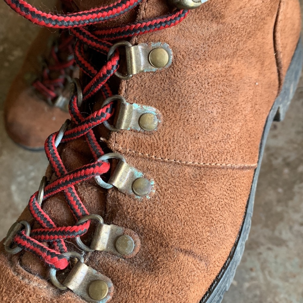 Hiking boot - Picture 5 of 6
